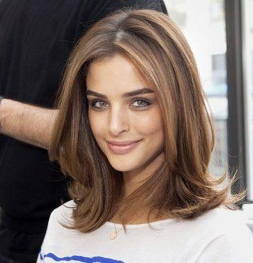 Medium Layered Hair with Highlights