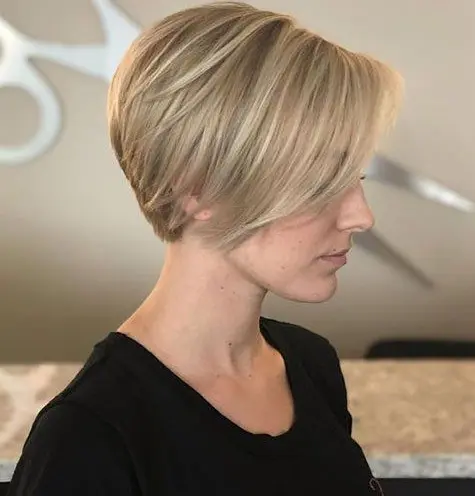 Chic Short Blonde Bob Hairstyle