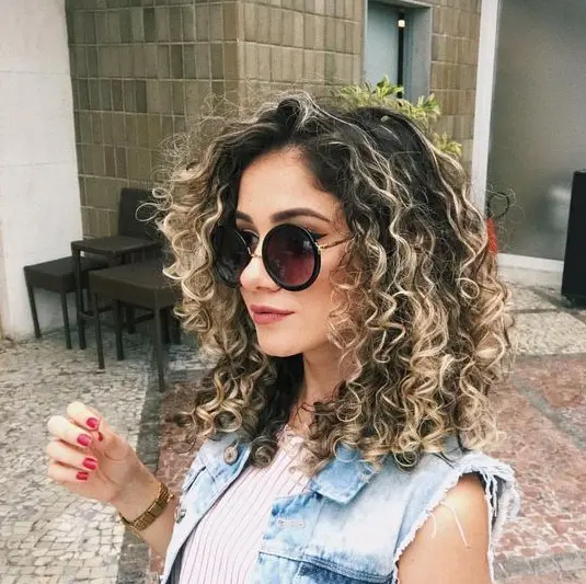 Dimensional Curly Highlights Hairstyle