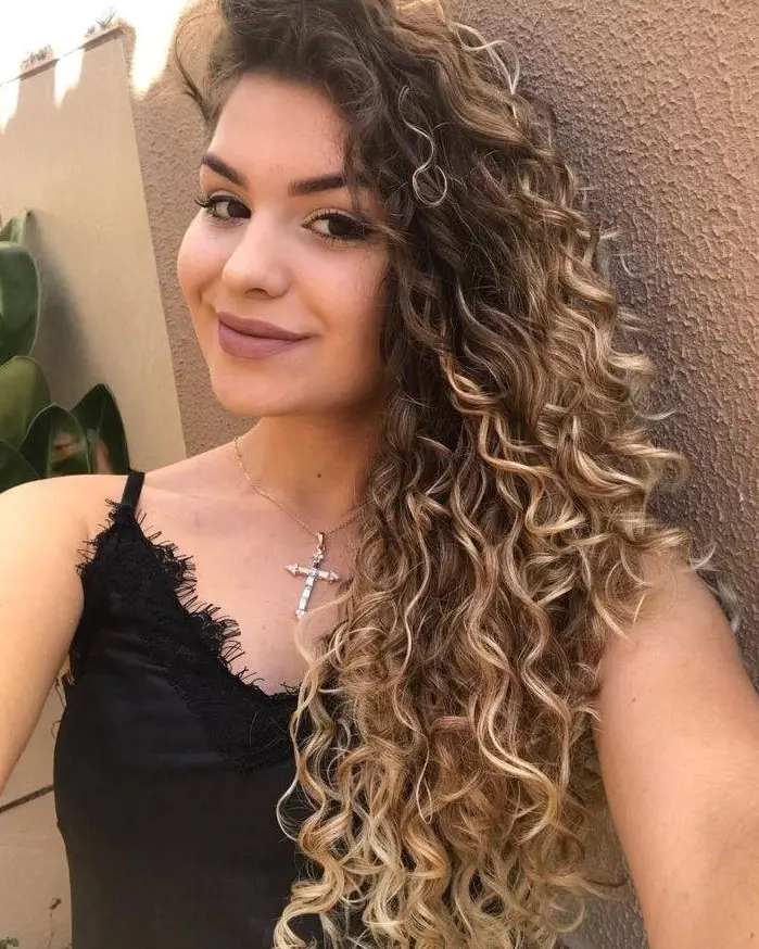 Loose Blonde Curls Hairstyle