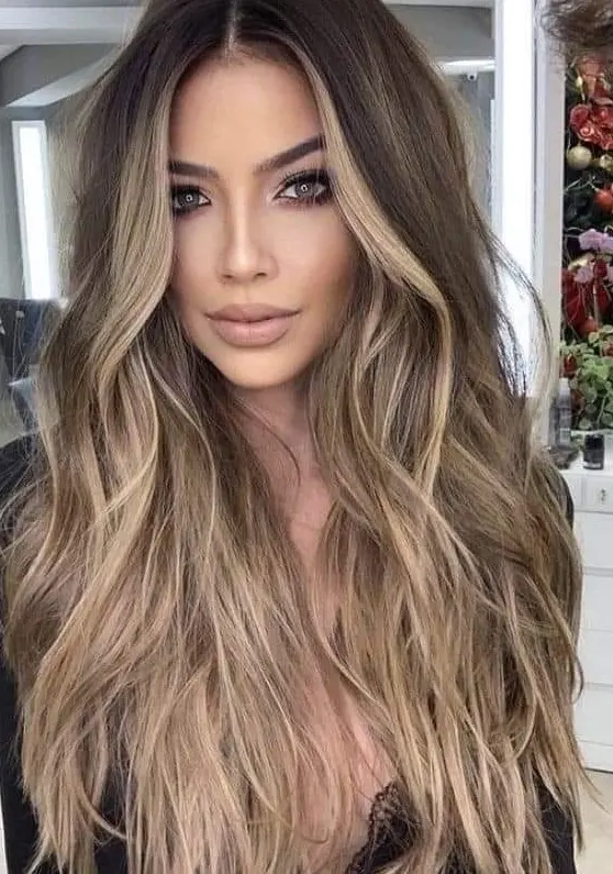 Balayage Highlights on Voluminous Waves Hairstyle