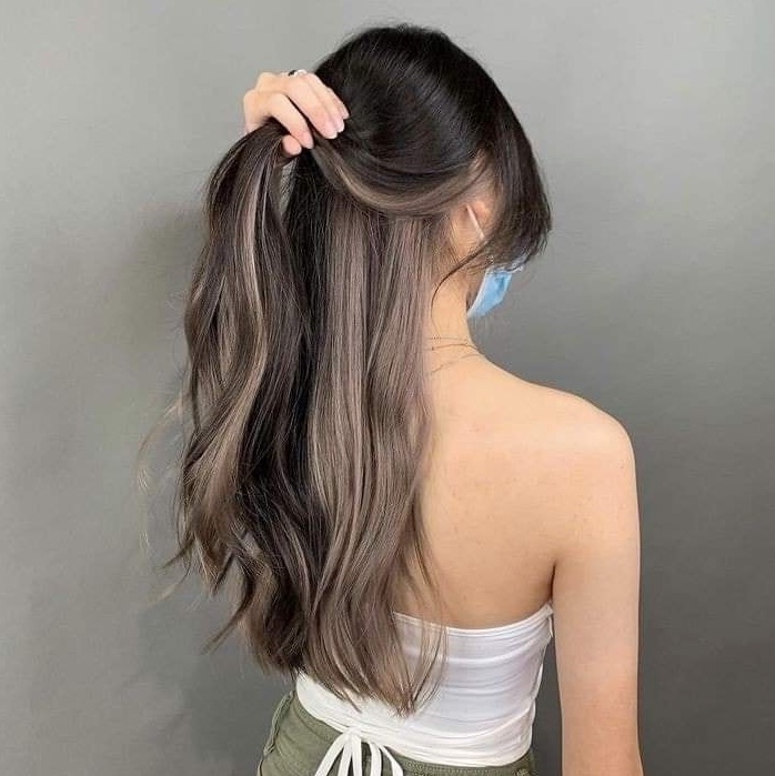 Smoky Ash Layers Hairstyle