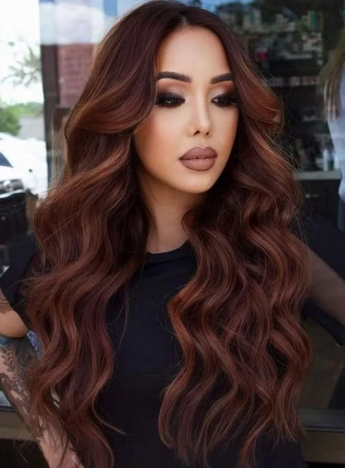 Long Wavy Layers with Highlights Hairstyle